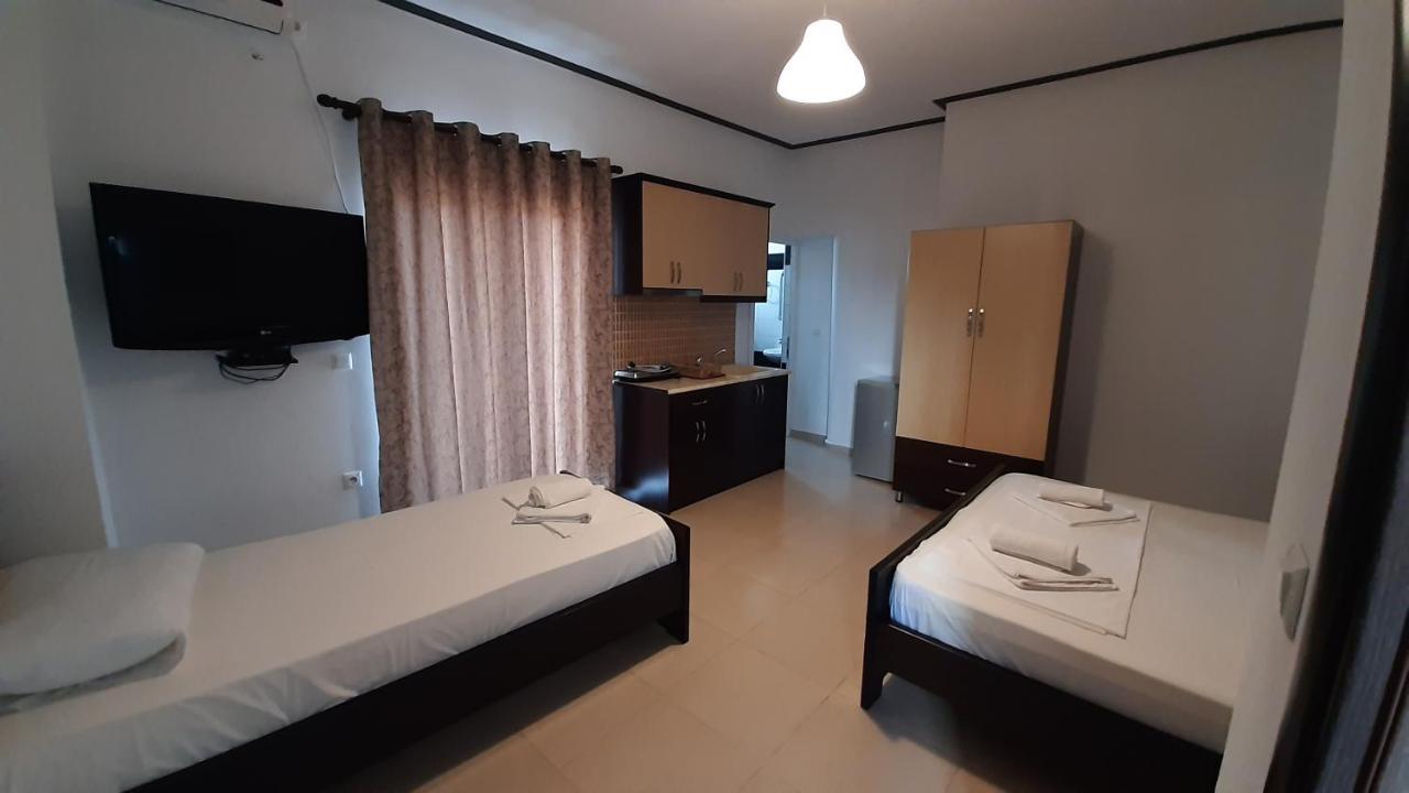 Villa Shehu Ksamil Bilik gambar